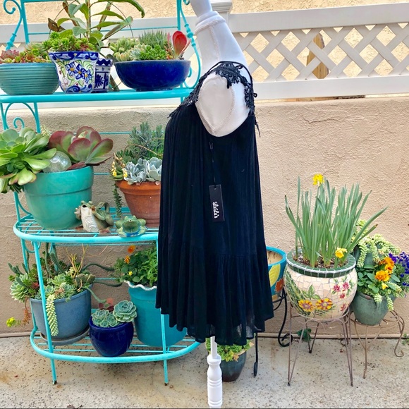 LuLu’s Caged Lace Neckline Shift Dress - Picture 5 of 8